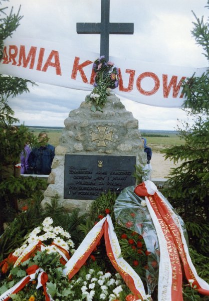 KKE 4900.jpg - Fot. Poświęcenie i otwarcie cmentarza żołnierzy AK w Surkonta - koło Lidy. Cmentarz zabitych żołnierzy AK w VIII 1944 r. przez wojska sowieckie, Surkonty – koło Lidy, 25 VIII 1991 r.